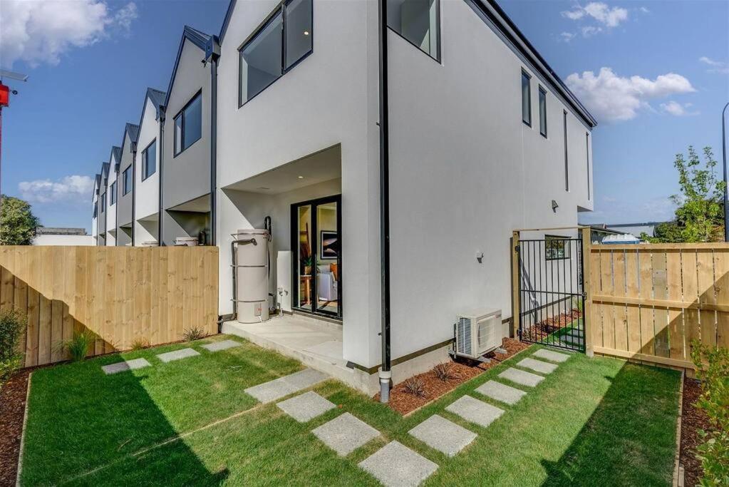 2-bedroom Ensuite, Close To City, Comfortable, Accessible With Own Parking Apartment Christchurch