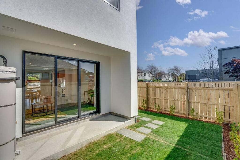 Apartment 2-bedroom Ensuite, Close To City, Comfortable, Accessible With Own Parking Christchurch