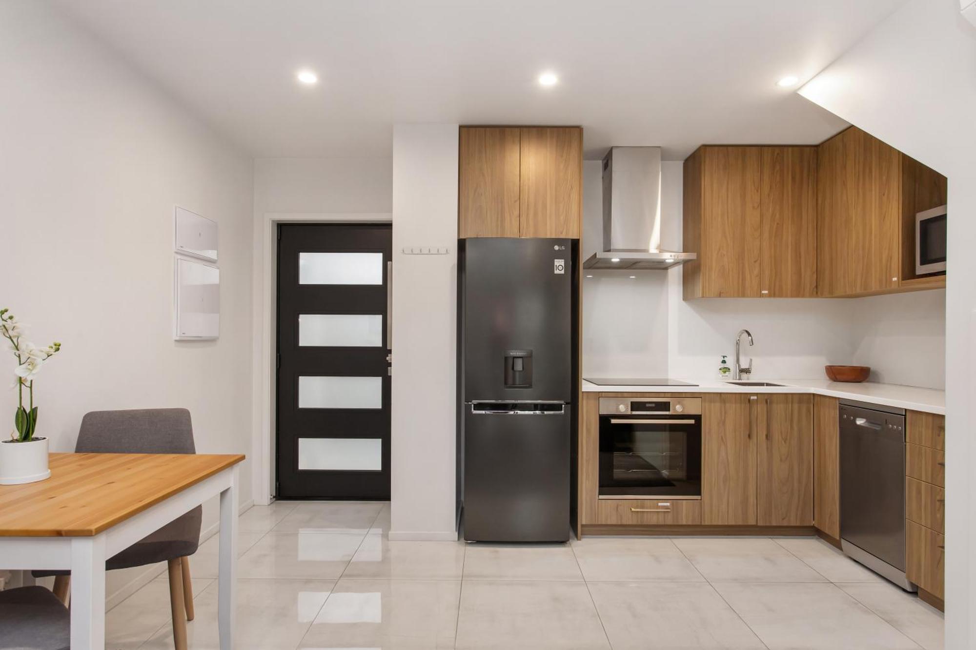 Apartment Away From Cbd Location *