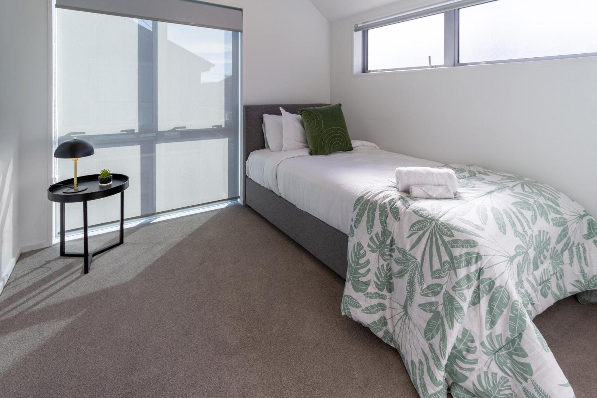 Park And 4br Townhouse Near Avon River *