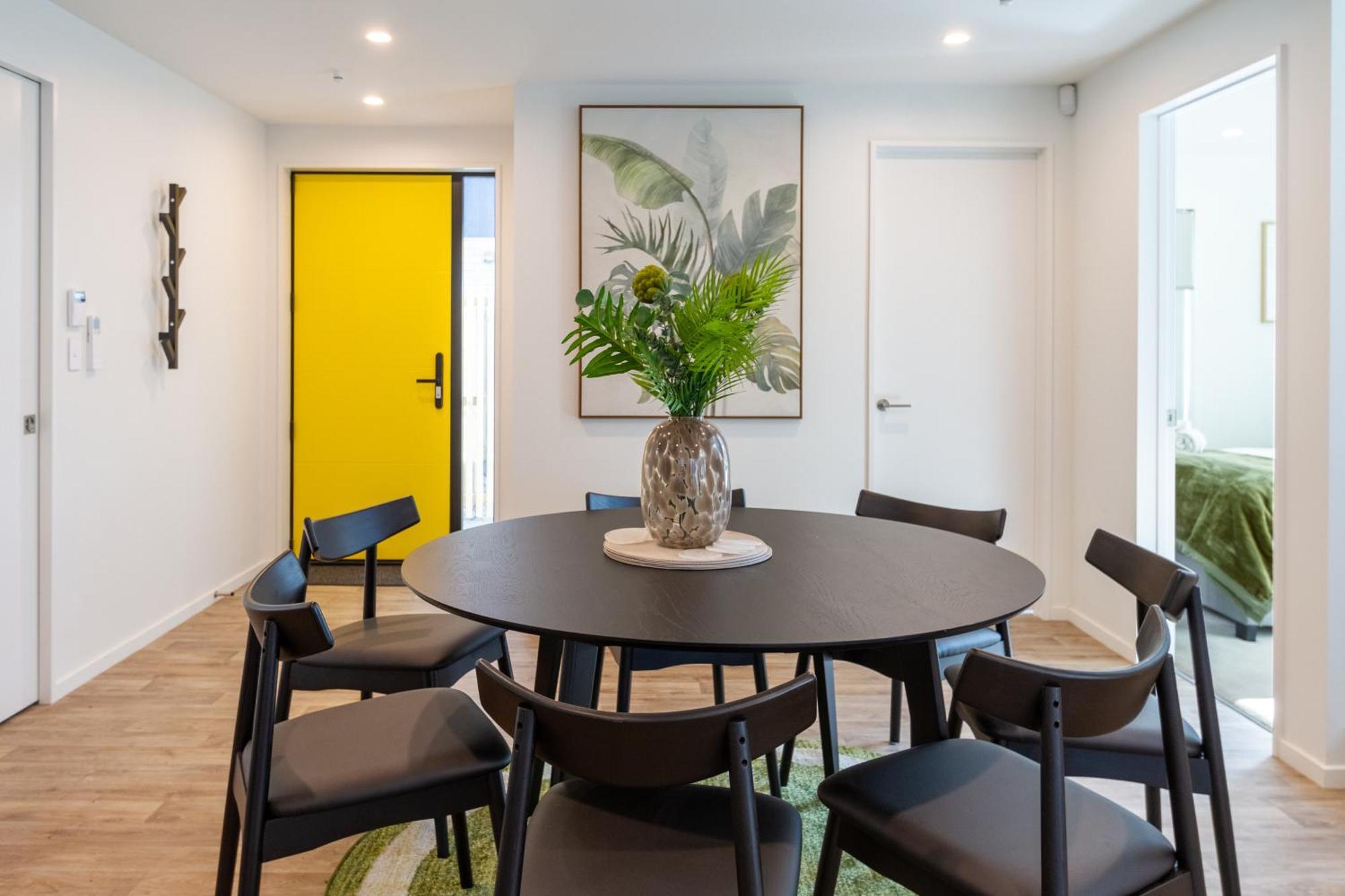 Park And 4br Townhouse Near Avon River *