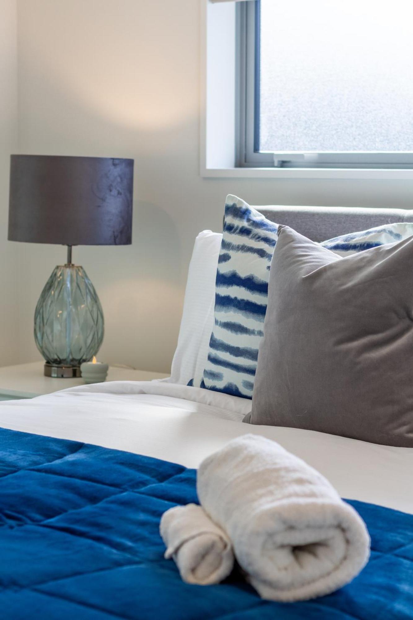 Urban Comfort And Parking Near Avebury Park Apartment Christchurch