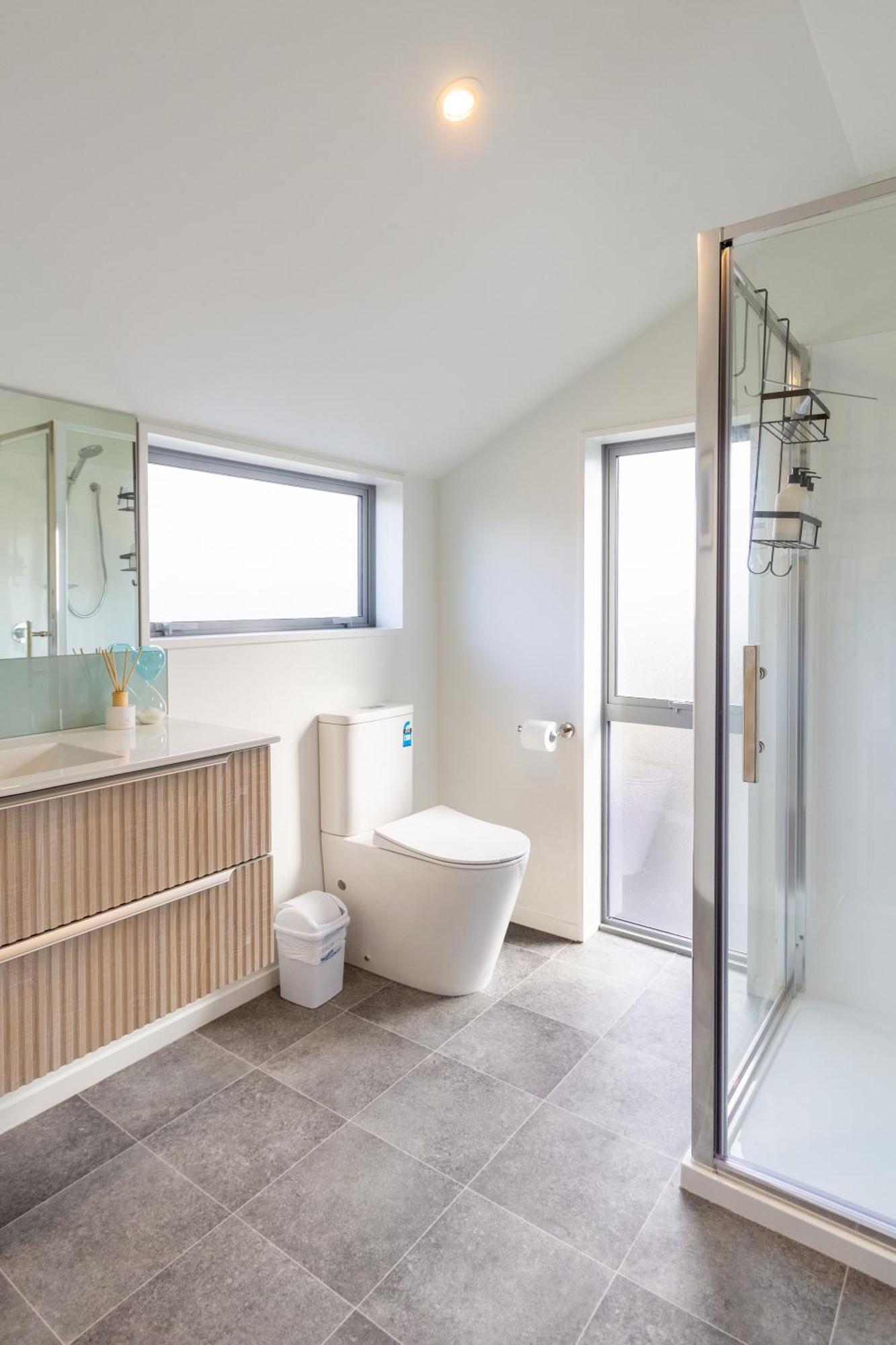 Urban Comfort And Parking Near Avebury Park *