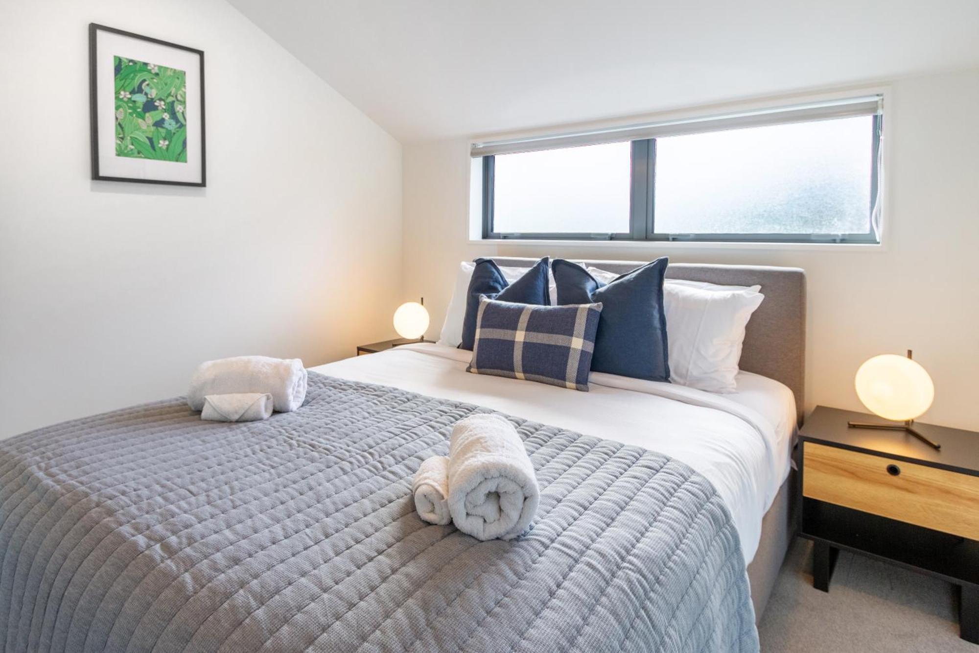 Apartment Urban Comfort And Parking Near Avebury Park