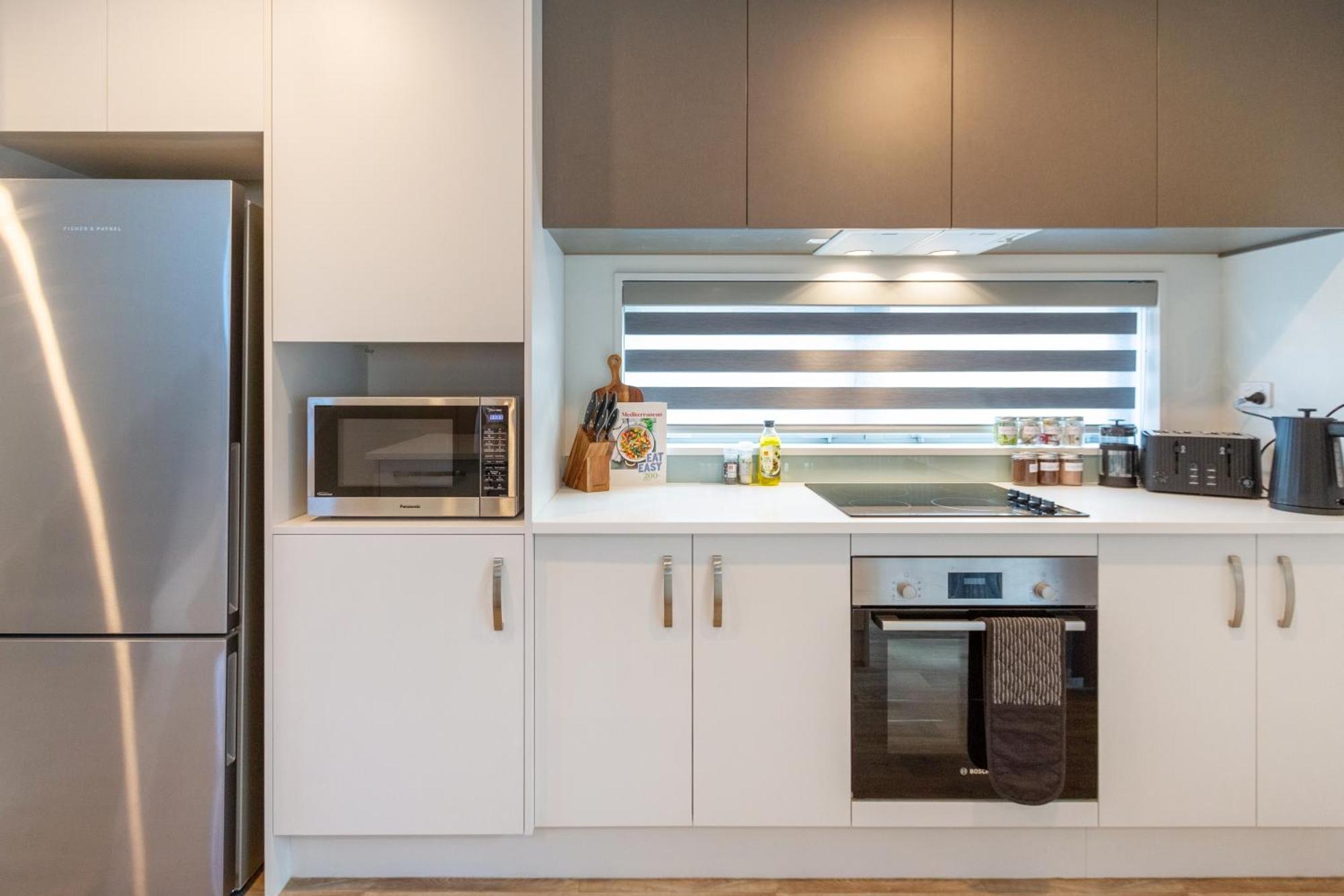 Apartment Urban Comfort And Parking Near Avebury Park *