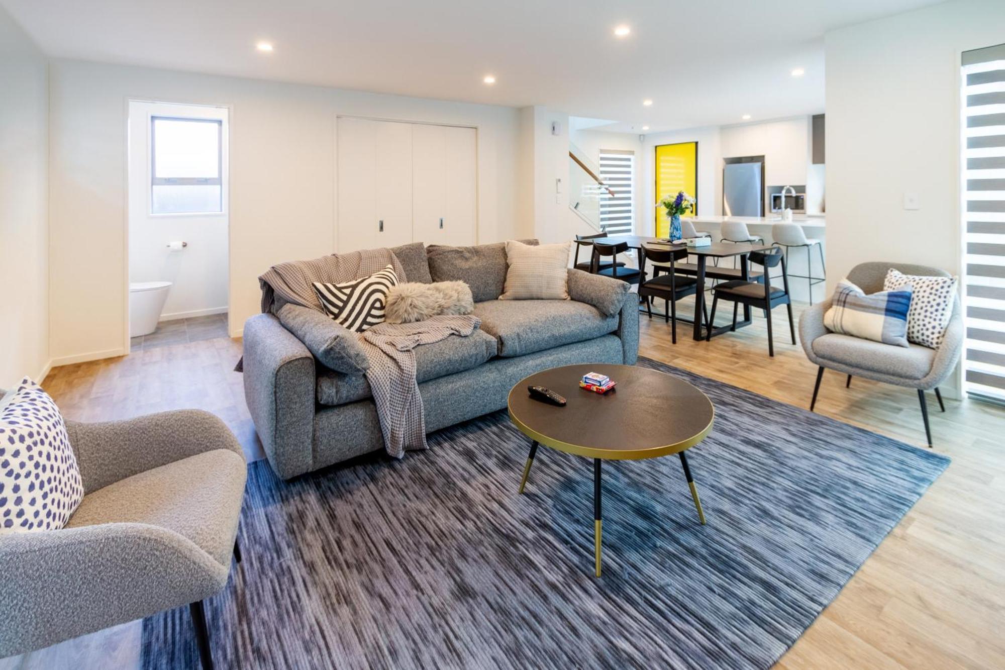 Urban Comfort And Parking Near Avebury Park