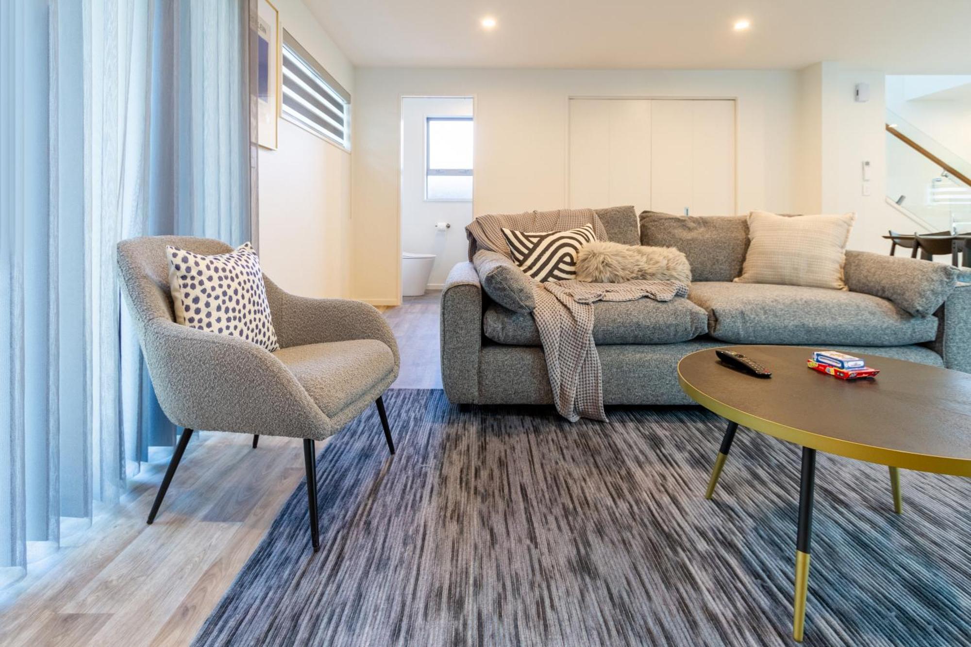 Urban Comfort And Parking Near Avebury Park Apartment Christchurch