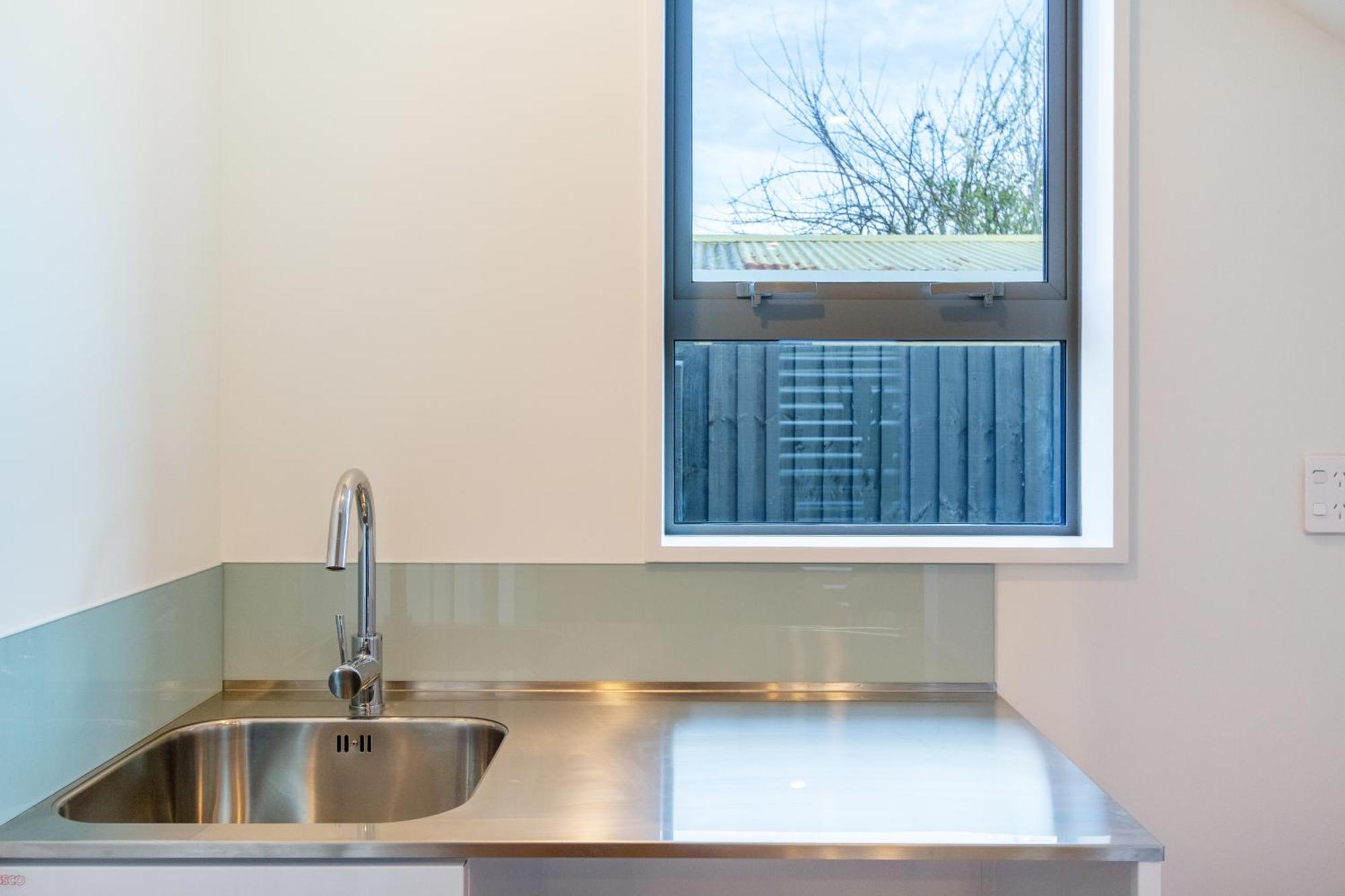 Apartment Urban Comfort And Parking Near Avebury Park