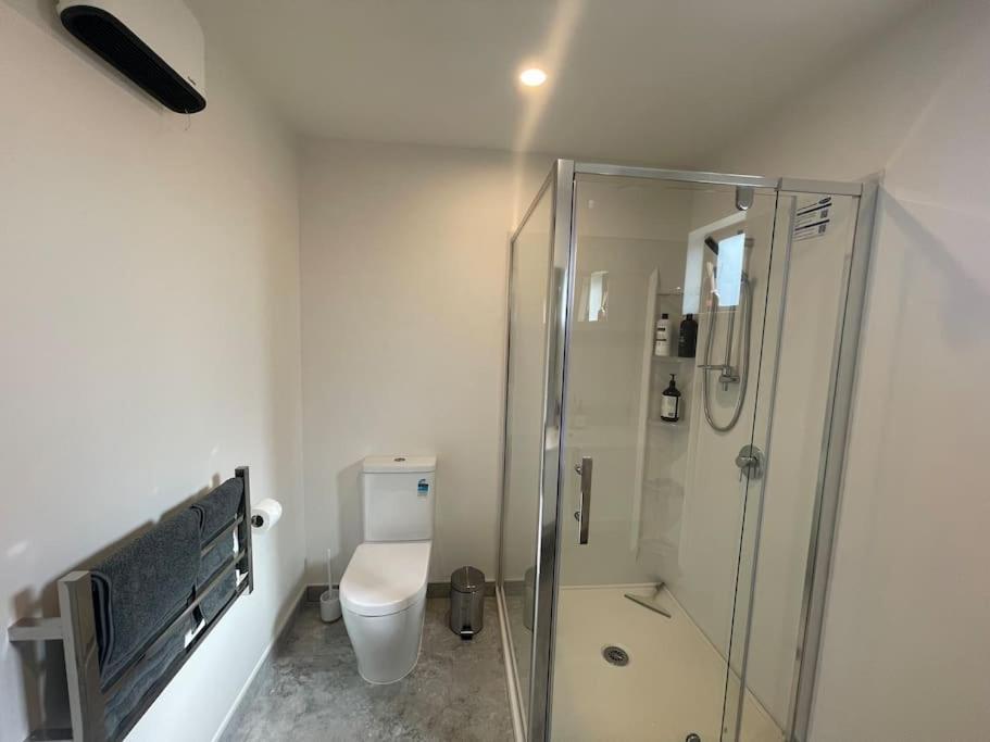New And Serene Two Bedroom Townhouse Close To Cbd Apartment *