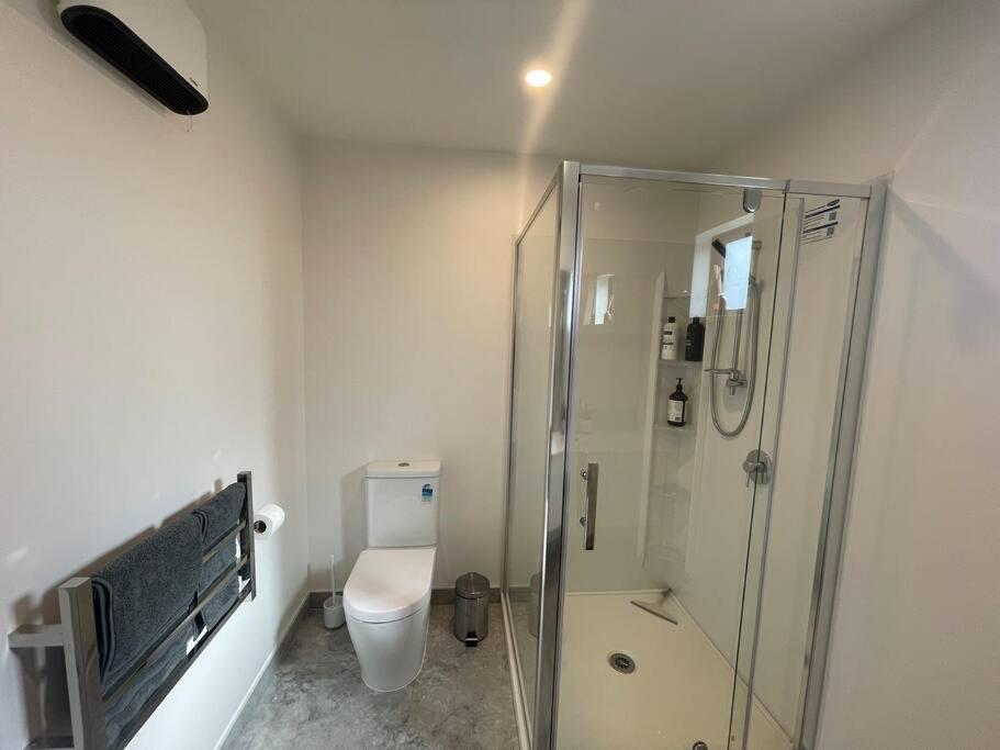 New And Serene Two Bedroom Townhouse Close To Cbd Christchurch
