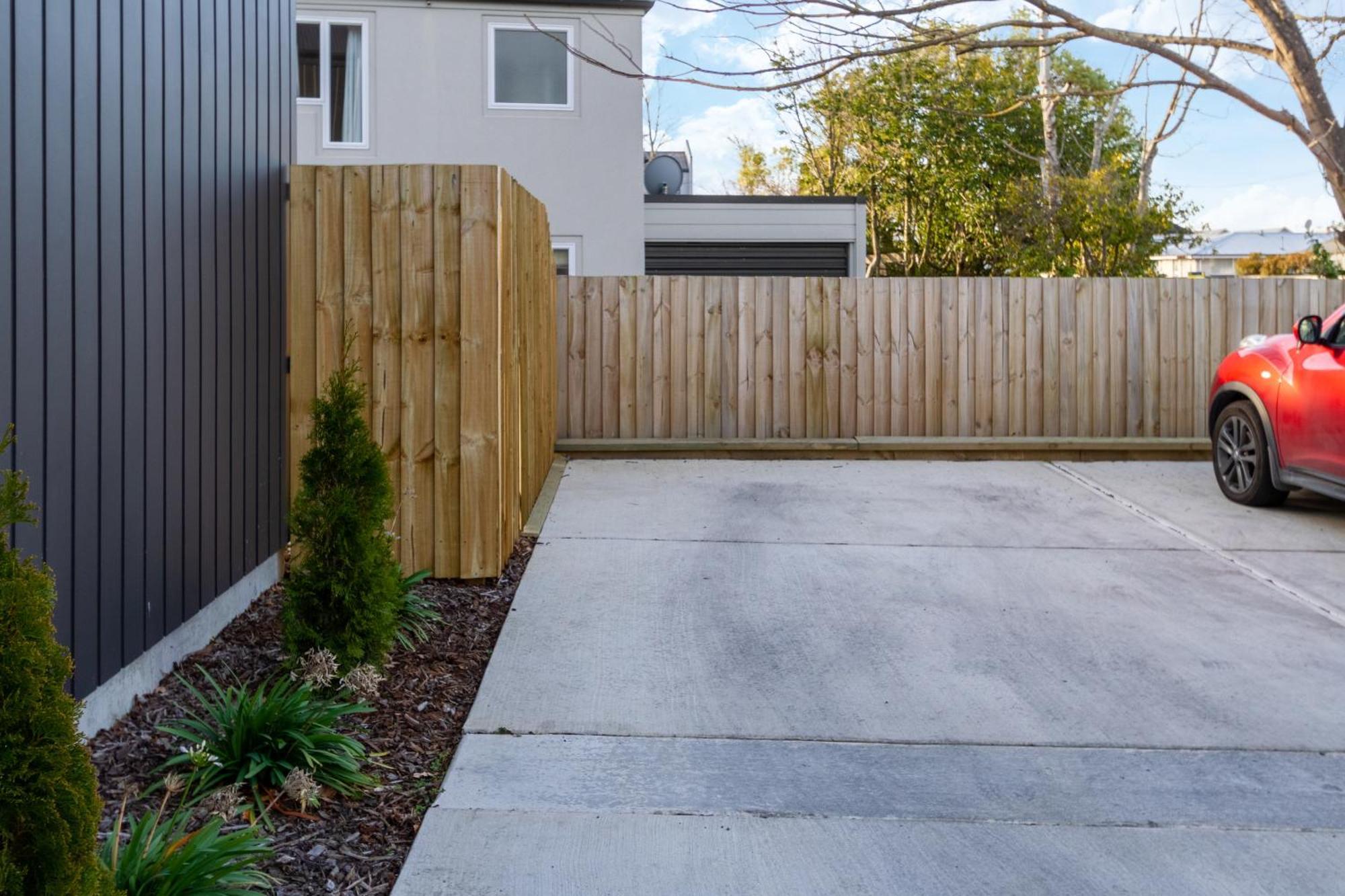 With Car Park, Sunny Deck & 65-inch Tv Christchurch
