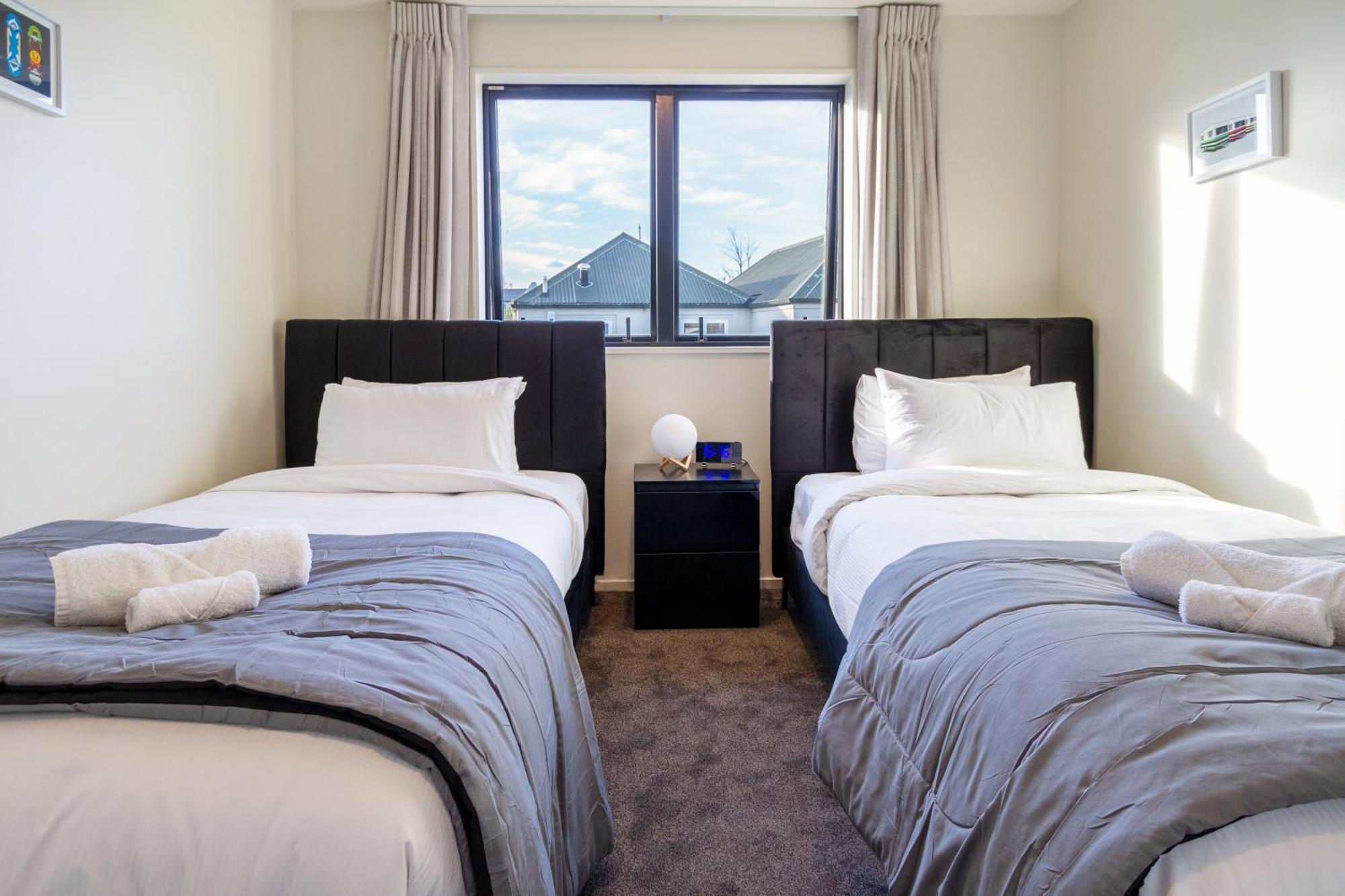 With Car Park, Sunny Deck & 65-inch Tv * Christchurch
