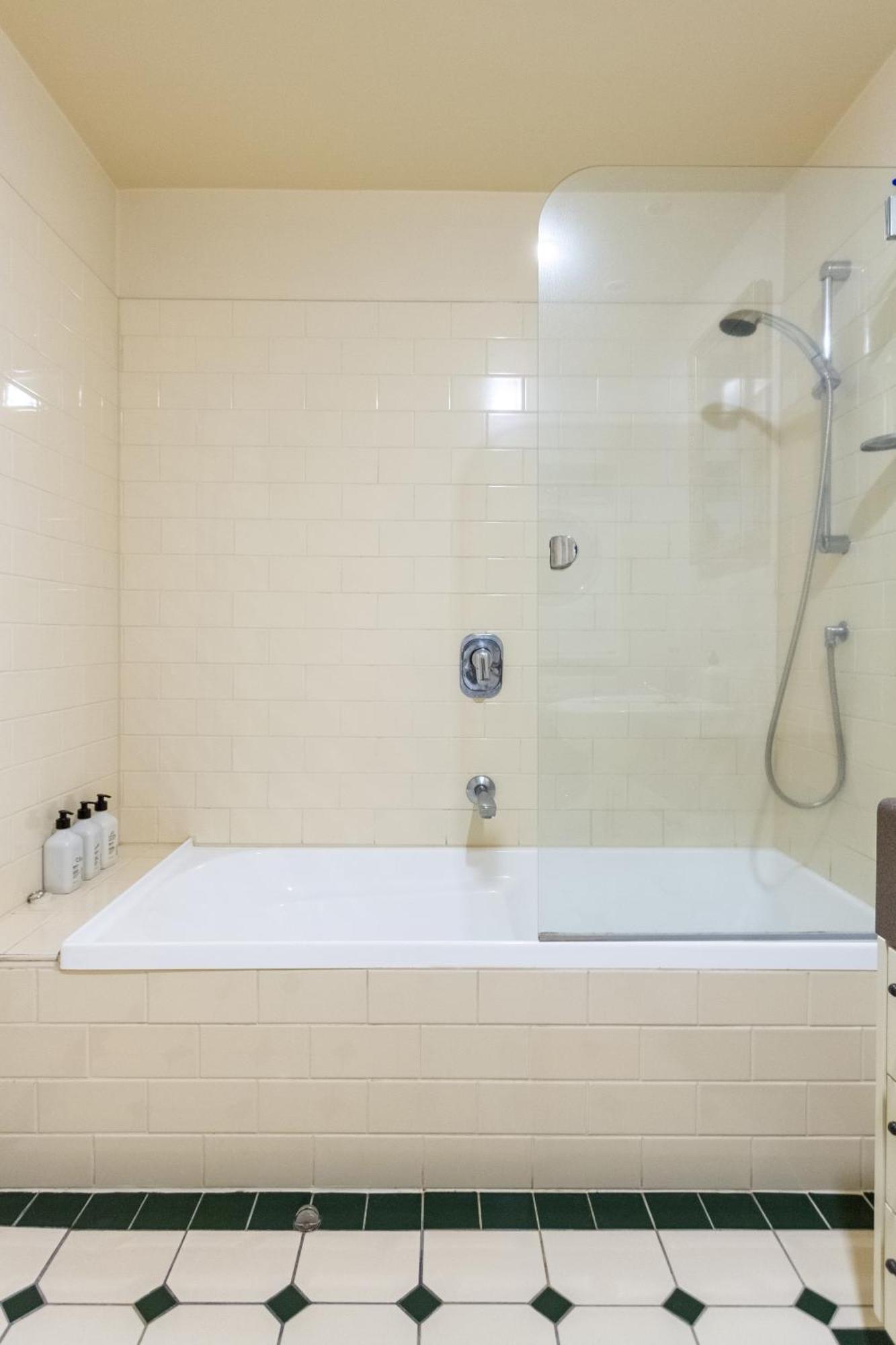 Beauty In The Cbd - 1bed Free Parking Pool Apartamento *