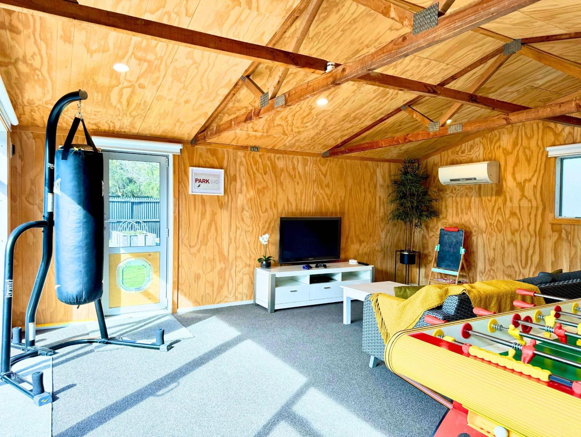 Private Family Retreat, Sleeps 8 *