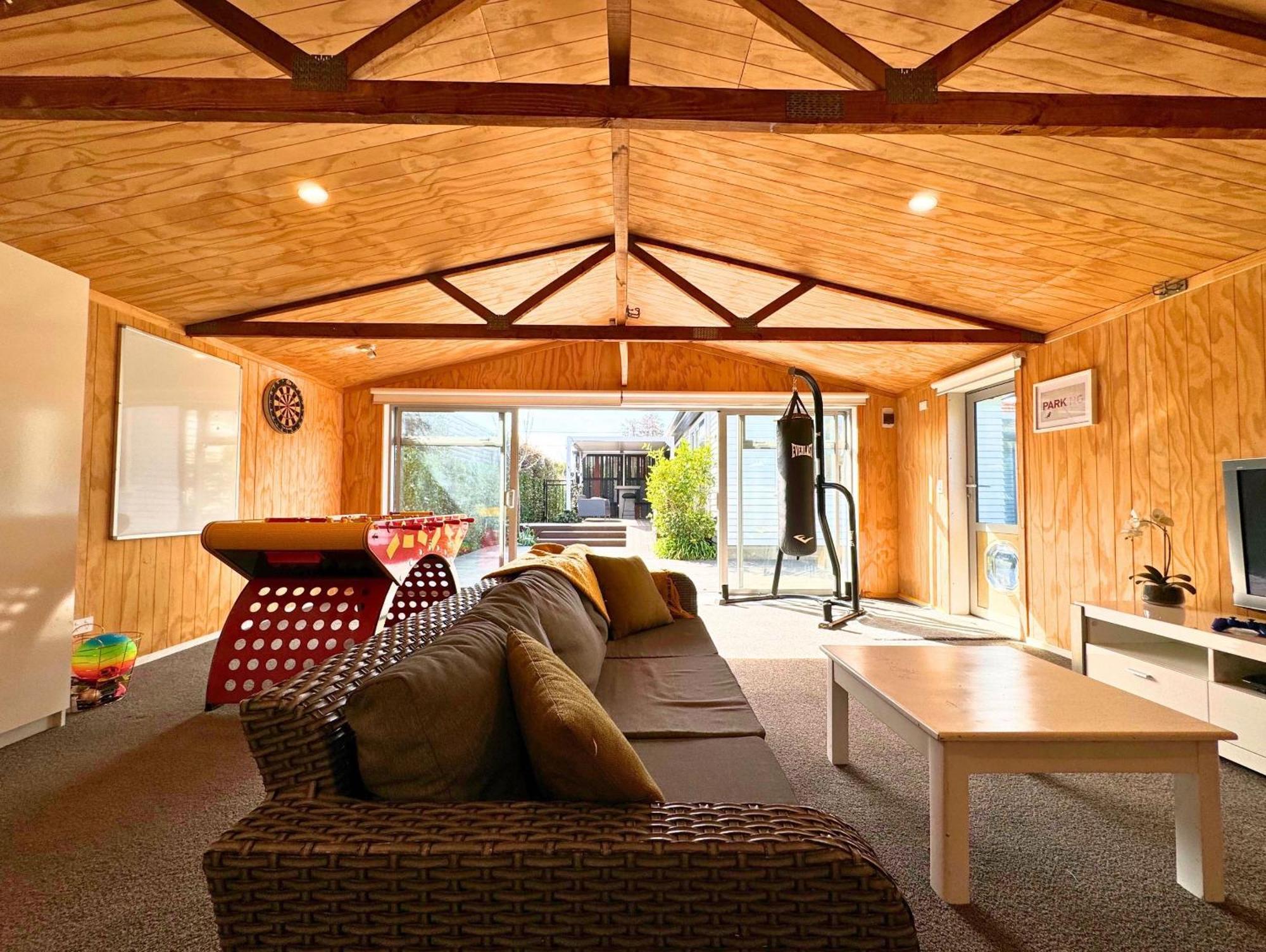 Apartment Private Family Retreat, Sleeps 8 Christchurch