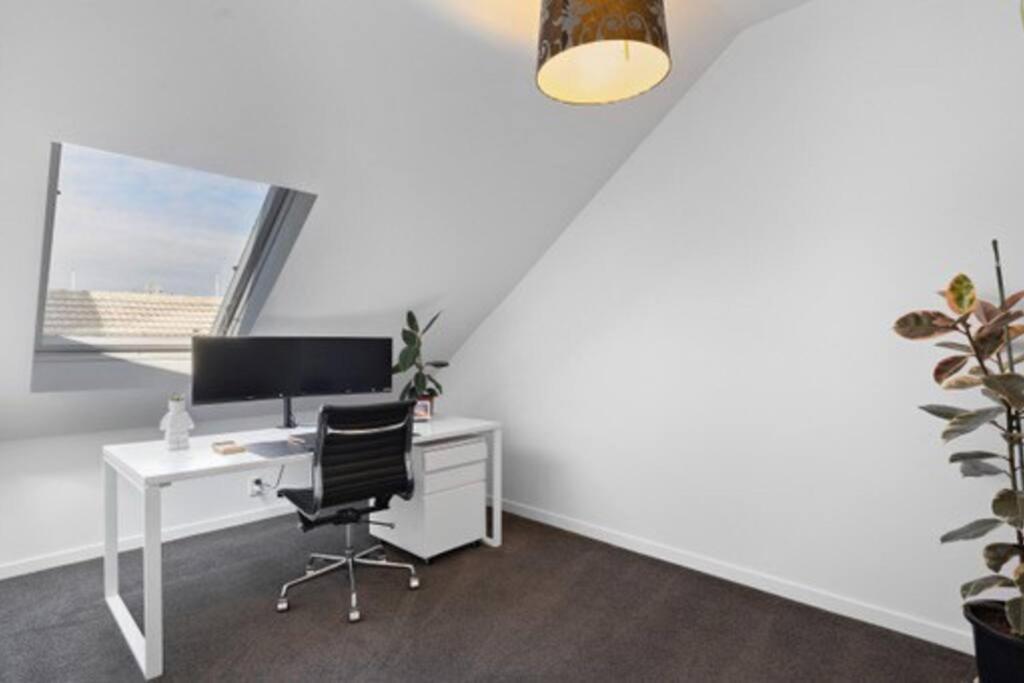 Plush Upmarket Close Hagley Park 2bdrms 2 Bthrms Christchurch