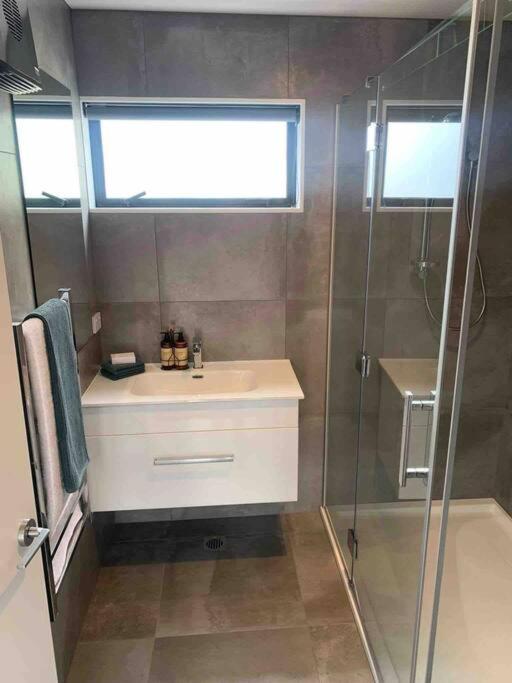 Apartment New State Of The Art Sunny Warm Free Park Christchurch