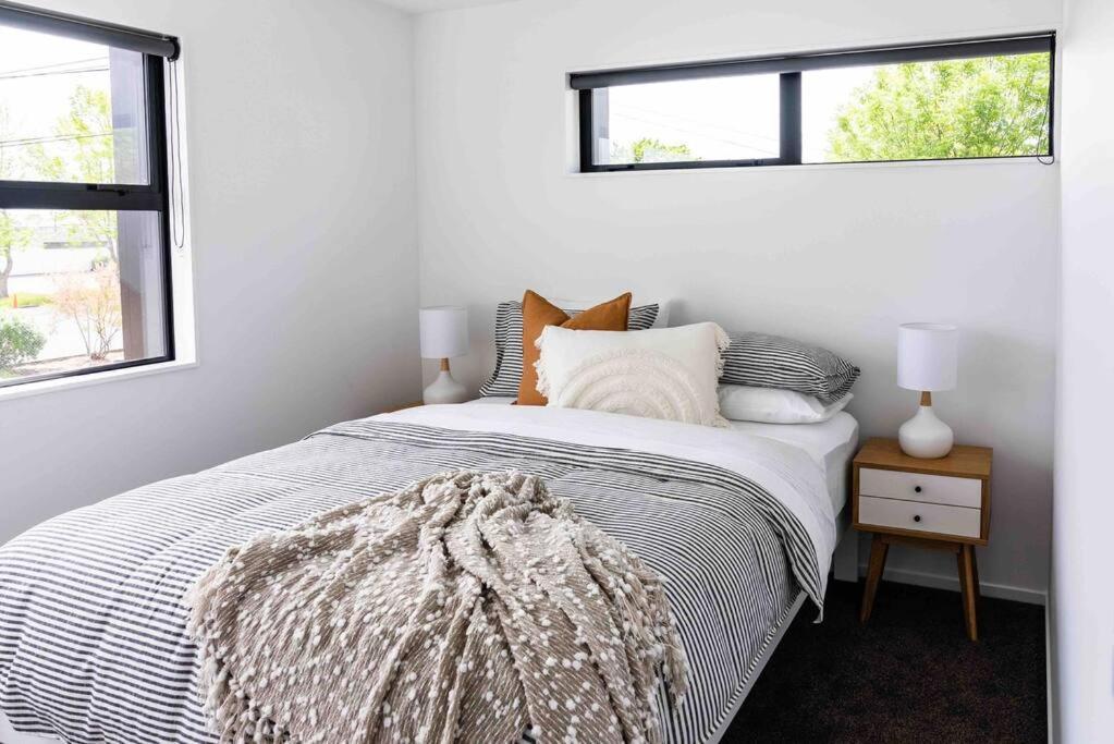 New State Of The Art Sunny Warm Free Park Apartment Christchurch