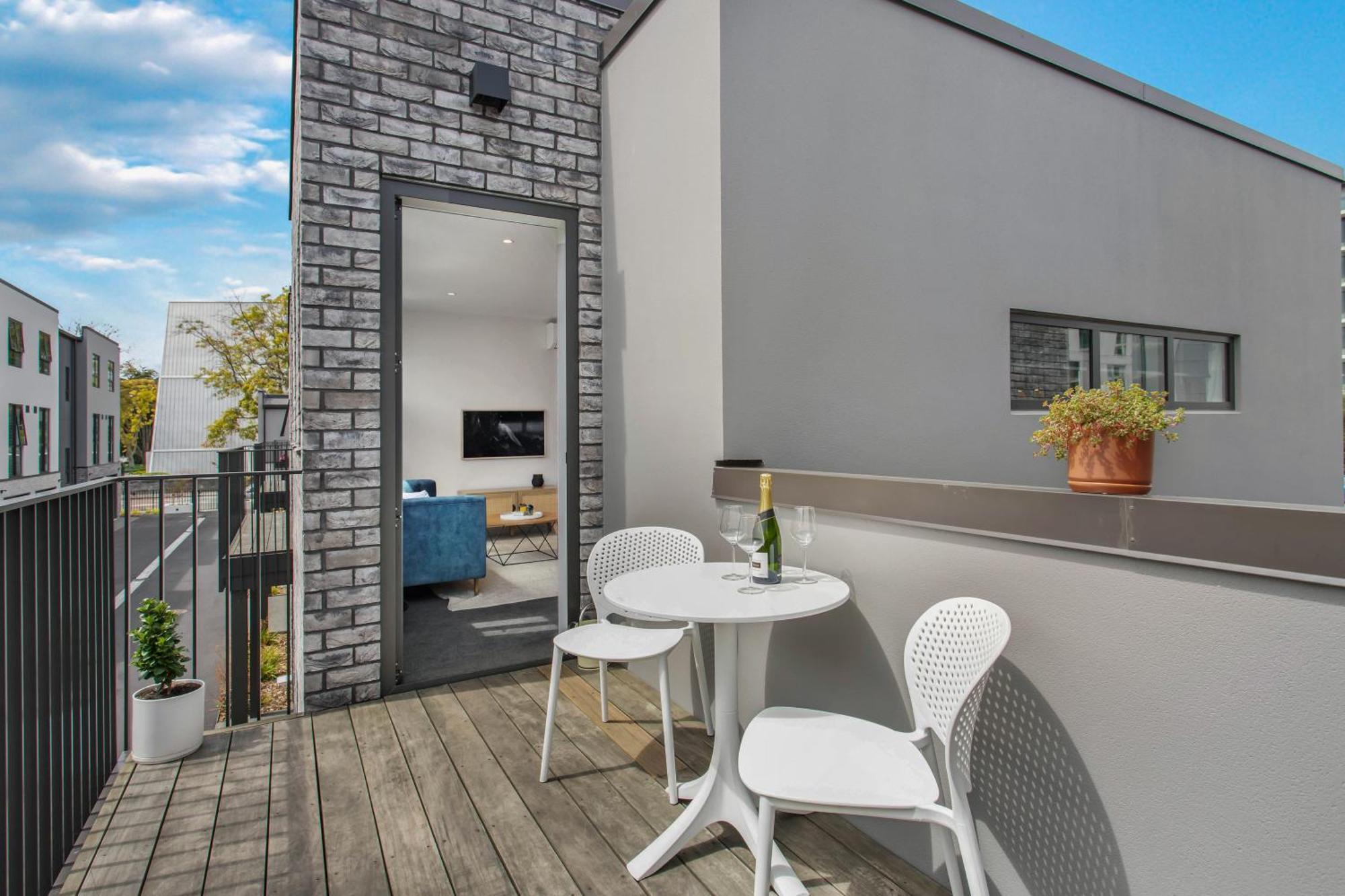 Simply The Cbd 3 Mins Garage *