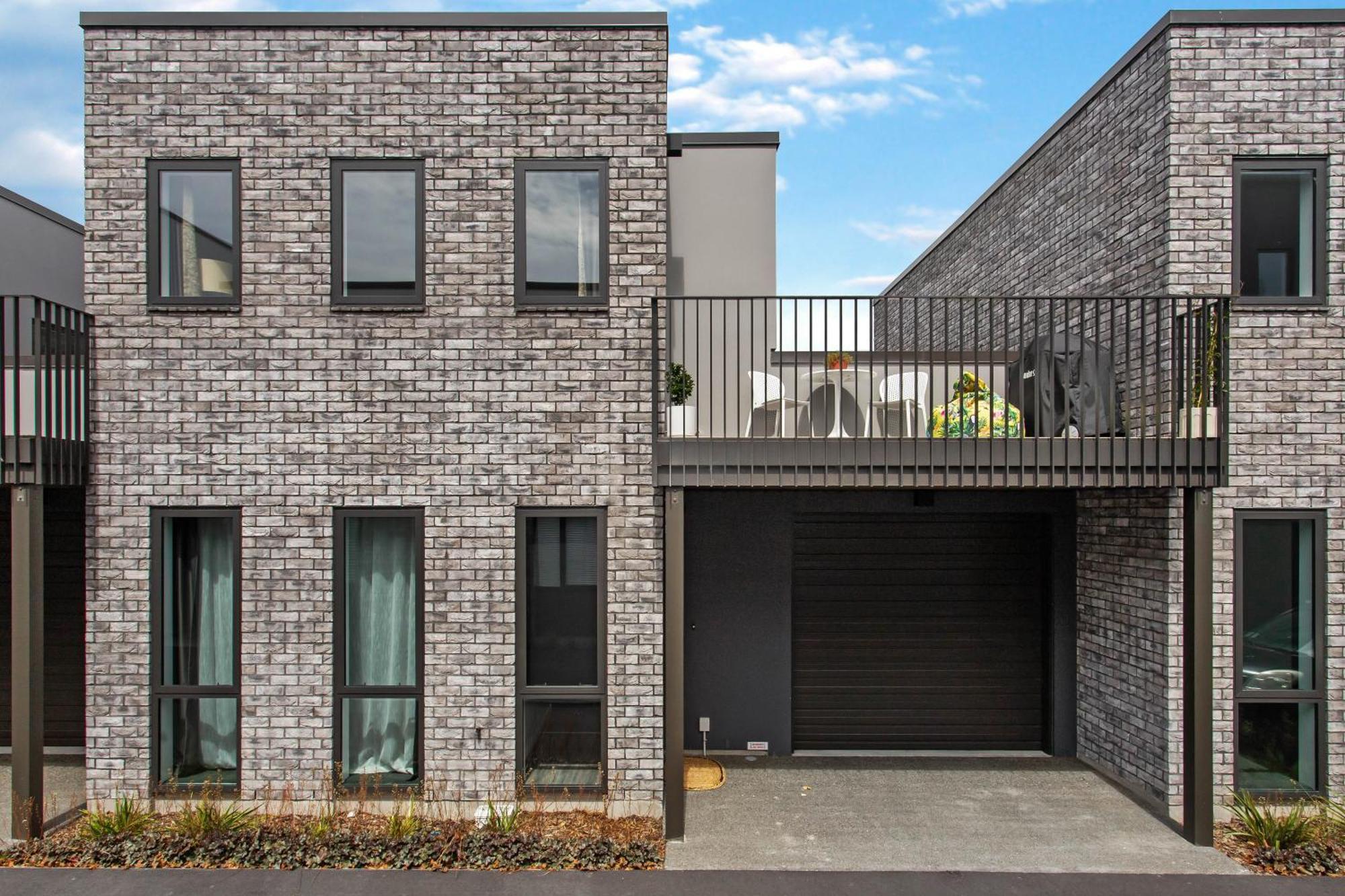 Simply The Cbd 3 Mins Garage Christchurch