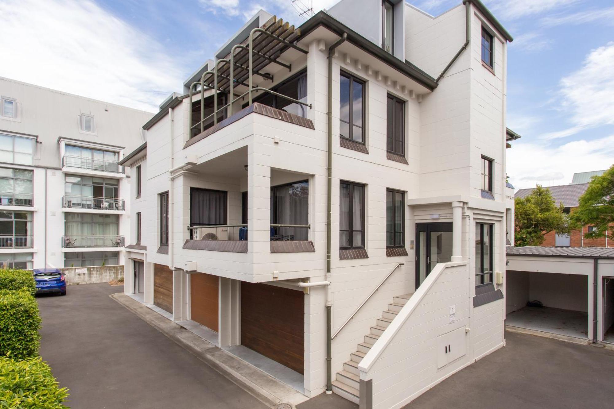 Prime Cbd Hospital Location Garage 2bdrms *