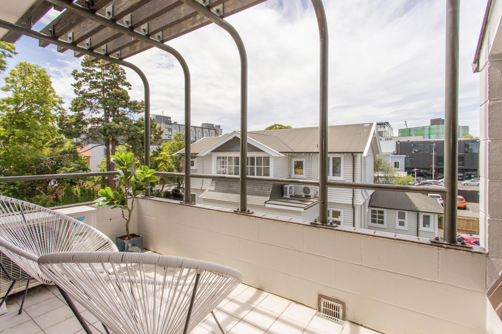 Prime Cbd Hospital Location Garage 2bdrms Apartment