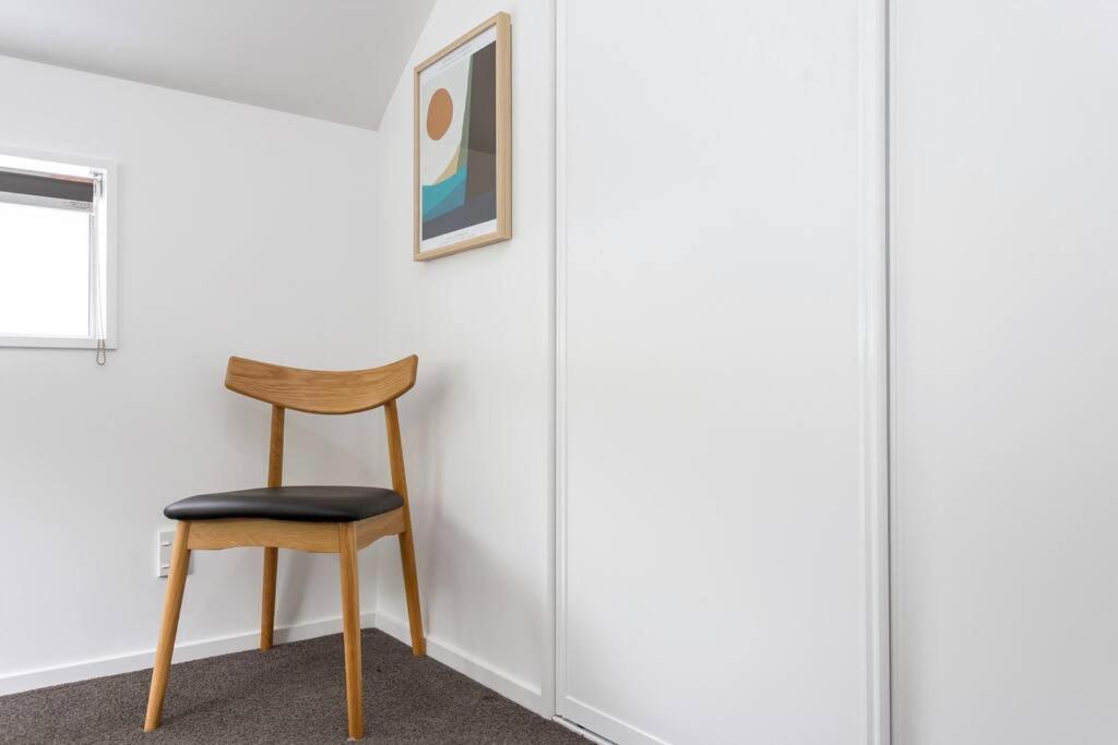 Convenient Urban Townhouse 2 Carparks Available Apartment *
