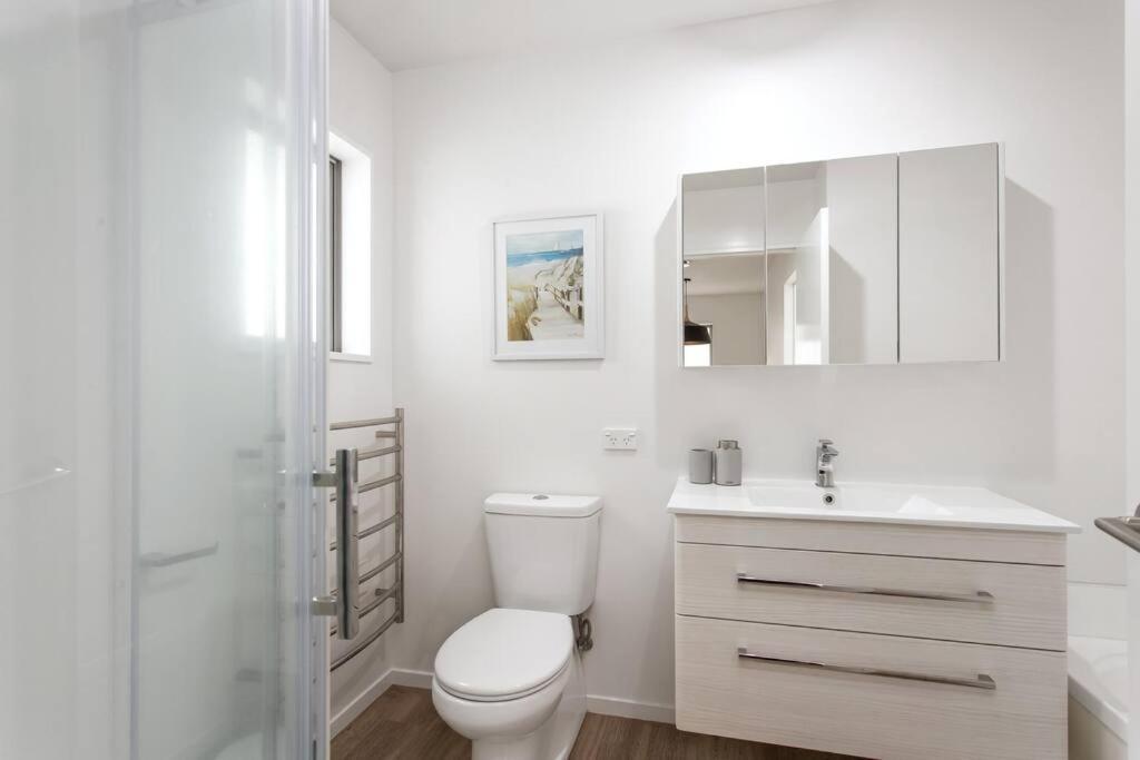 Convenient Urban Townhouse 2 Carparks Available Apartment *