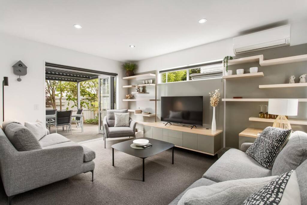 Apartment Convenient Urban Townhouse 2 Carparks Available Christchurch
