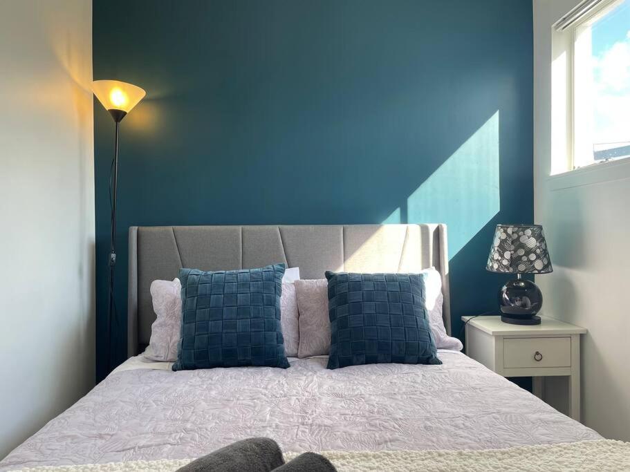 Cosy And Stylish Single Level 2 Bed Near Cbd Christchurch