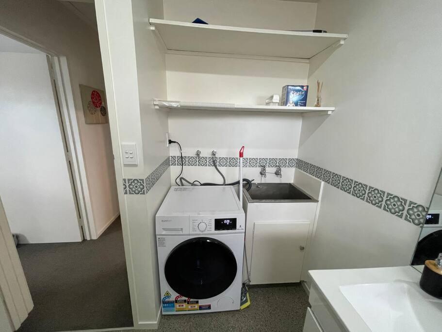 Cosy And Stylish Single Level 2 Bed Near Cbd Christchurch