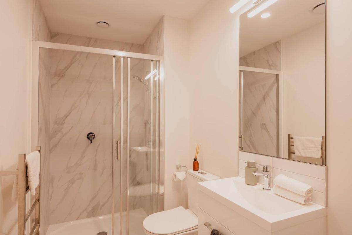 Serene Spaces On Tuam - 2 Bedroom * Christchurch