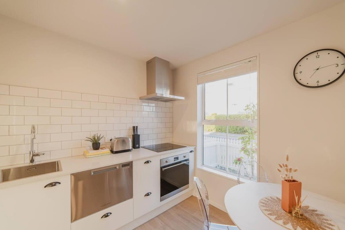 Holiday home Garden View 2-bedroom Getaway In Christchurch