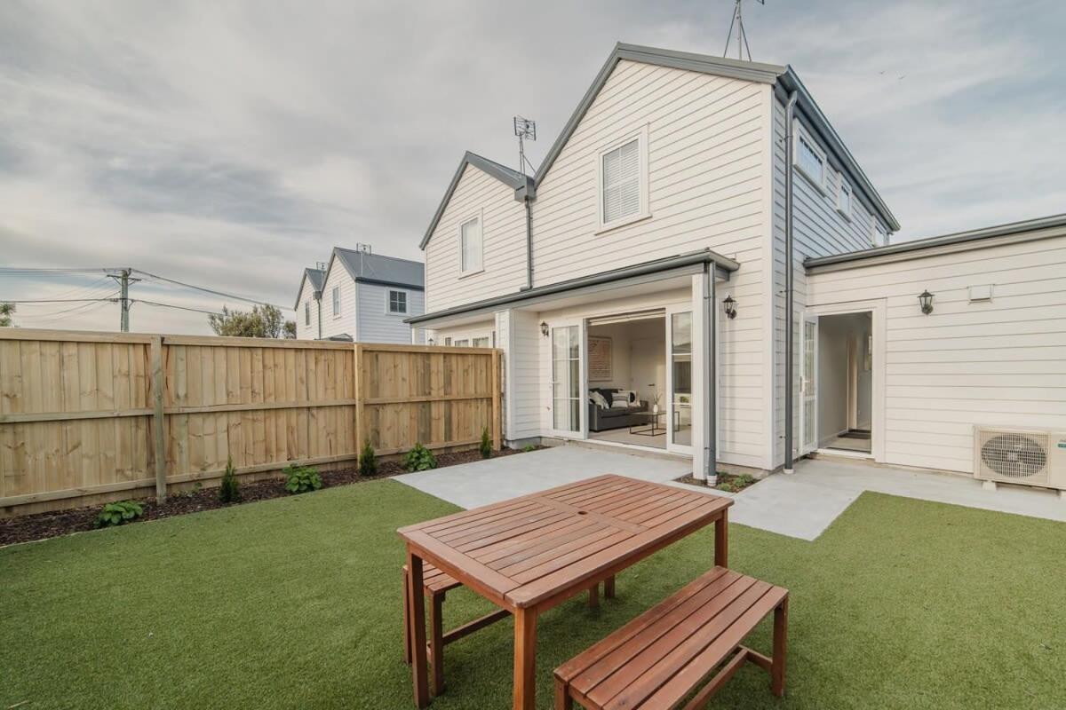 Garden View 2-bedroom Getaway In Holiday home Christchurch