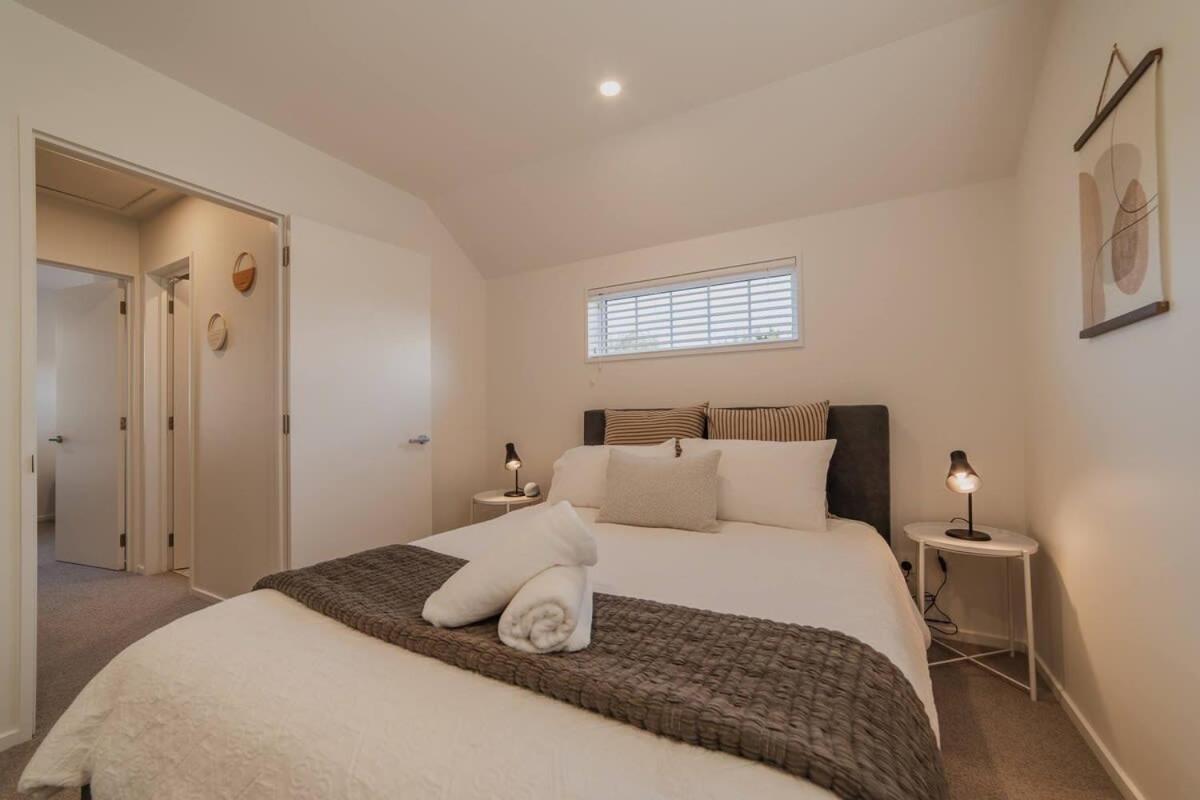 Garden View 2-bedroom Getaway In