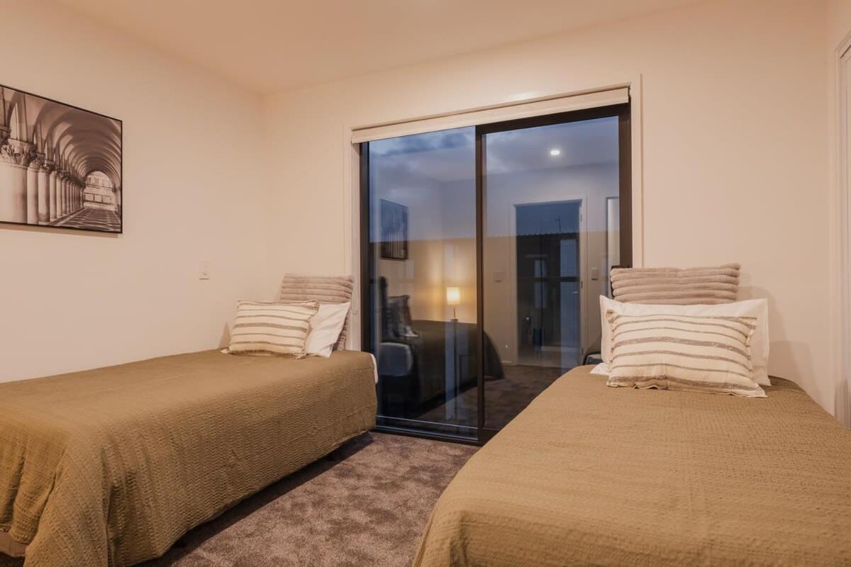 Your Stylish Retreat In The Heart Of The * Christchurch
