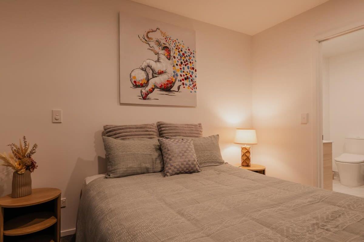 Your Stylish Retreat In The Heart Of The * Christchurch