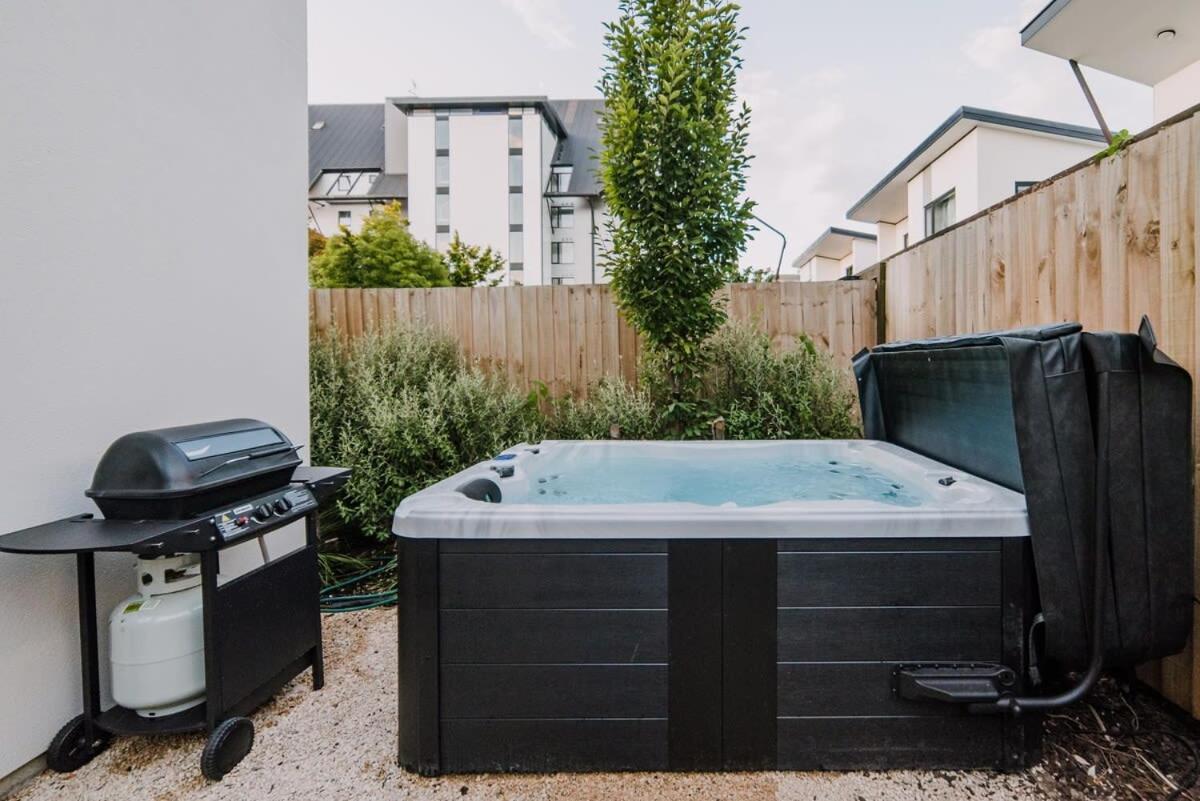 Hot Tub Under The Lights Christchurch