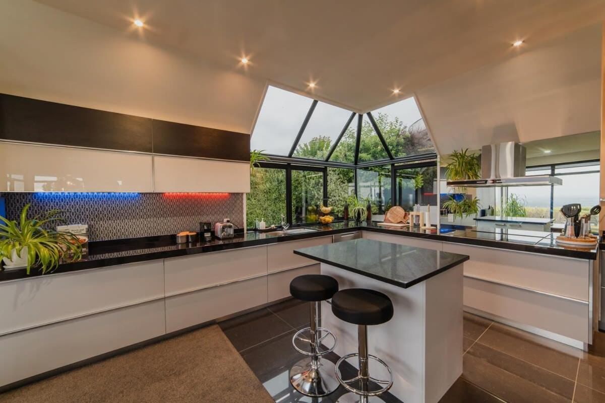 Holiday home Million Dollar Views - Sleeps 12 *