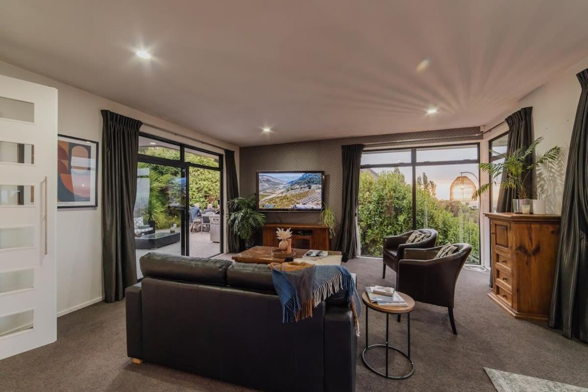 Million Dollar Views - Sleeps 12 Christchurch