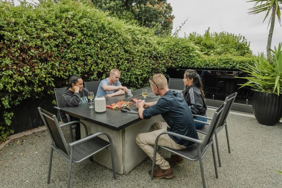 Million Dollar Views - Sleeps 12 * Christchurch