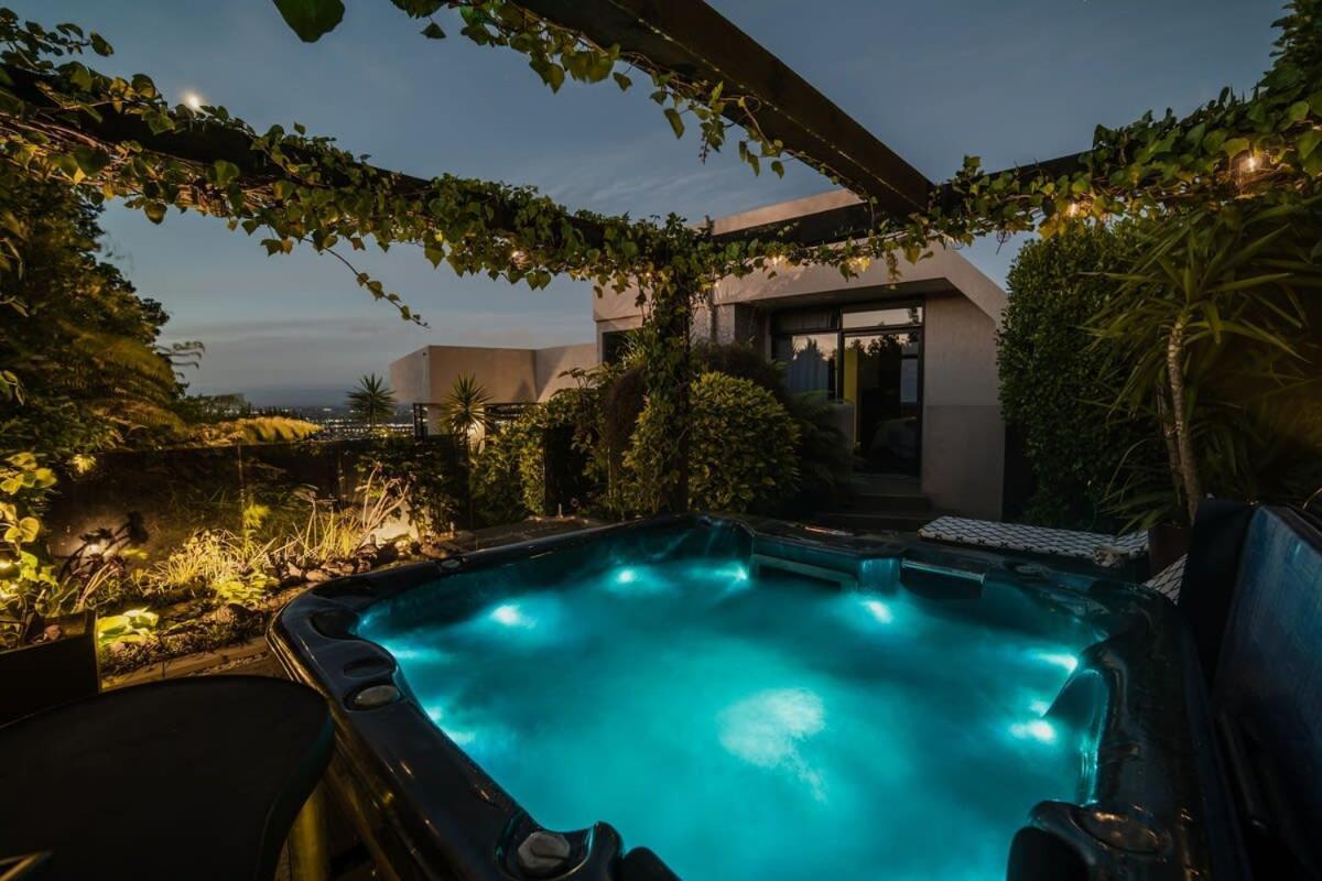 Million Dollar Views - Sleeps 12 Christchurch