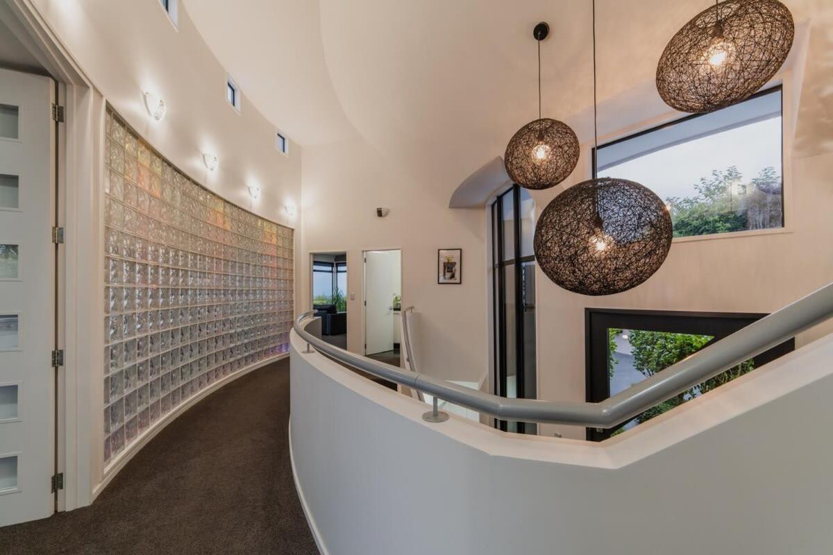 Million Dollar Views - Sleeps 12 * Christchurch