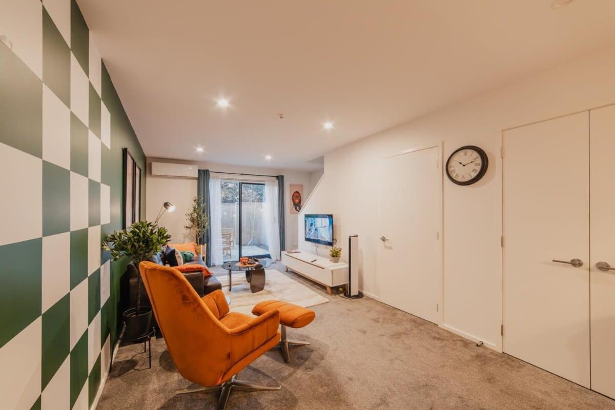 The Riccarton Niche - Sleek 2-bedroom Urban Pad *