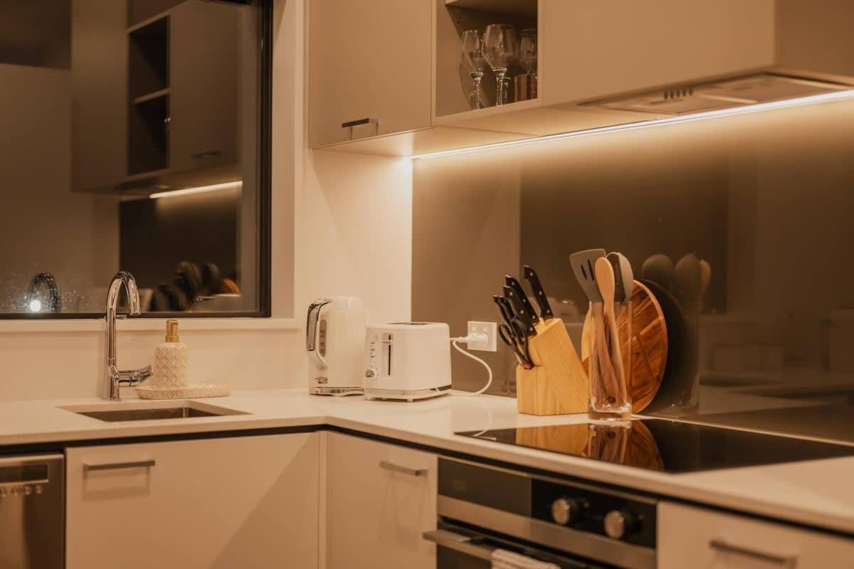 Triple Treat On Fitzgerald - Your 3-br Getaway Holiday home Christchurch