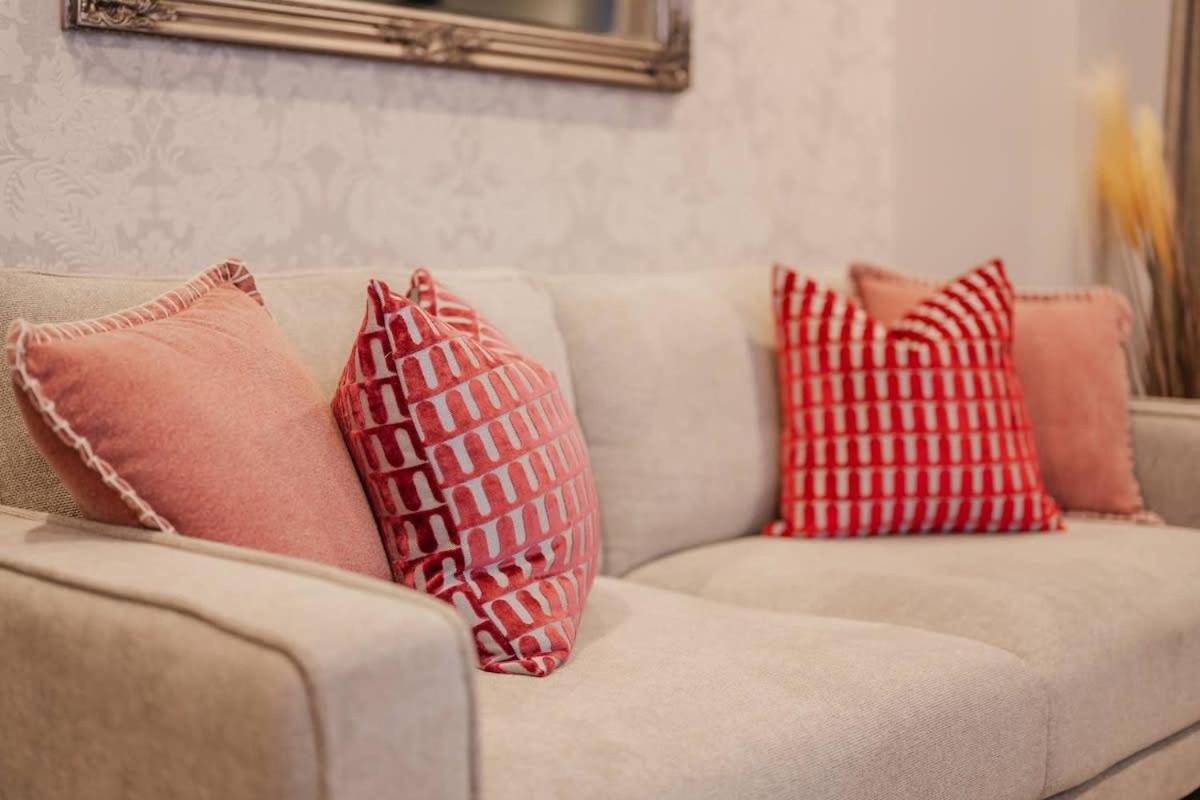 Triple Treat On Fitzgerald - Your 3-br Getaway Christchurch