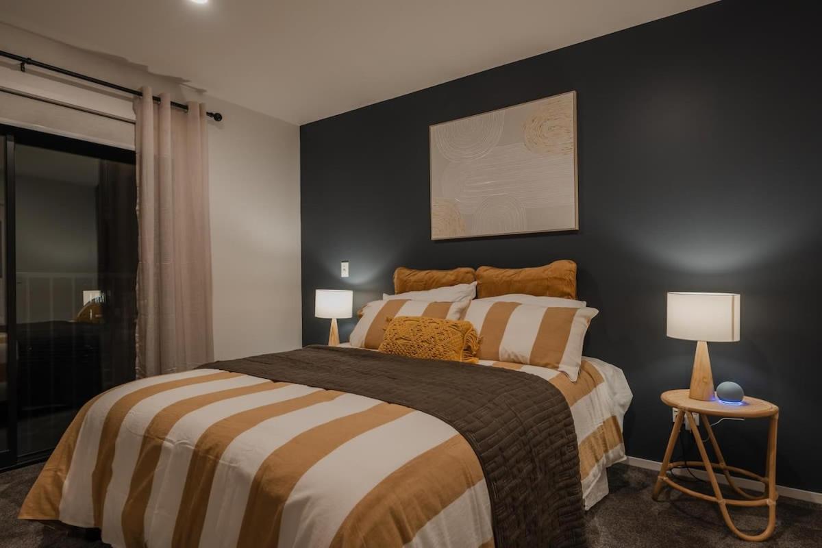 High Roller Luxury Casino & Hot Tub Holiday home Christchurch