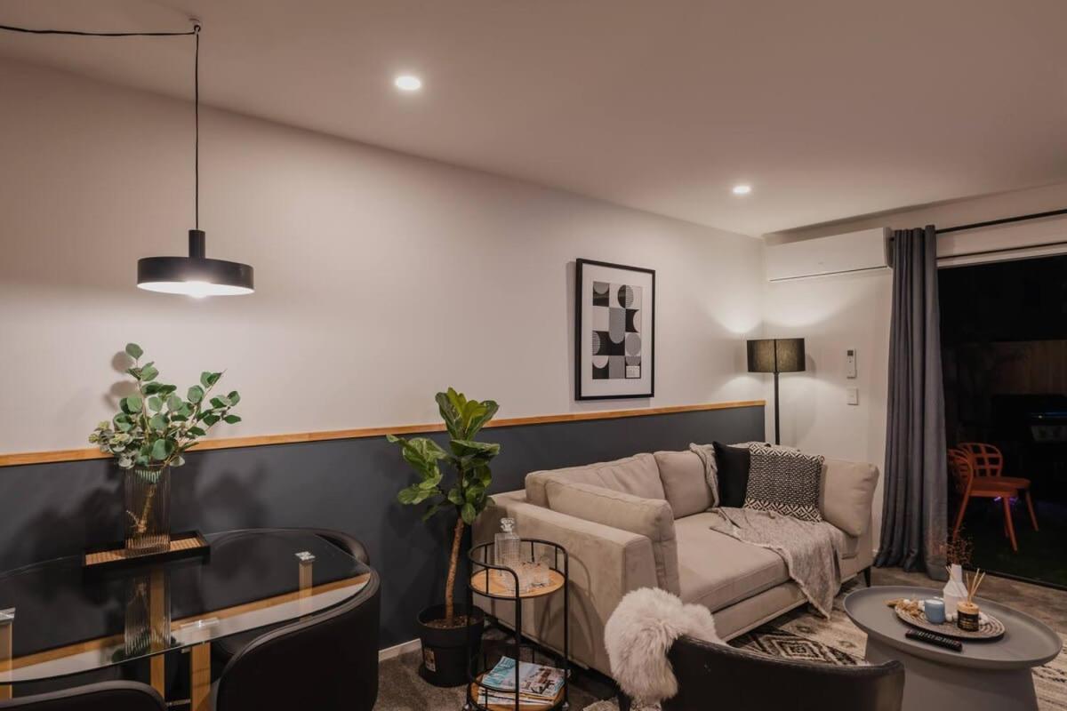 Holiday home High Roller Luxury Casino & Hot Tub Christchurch