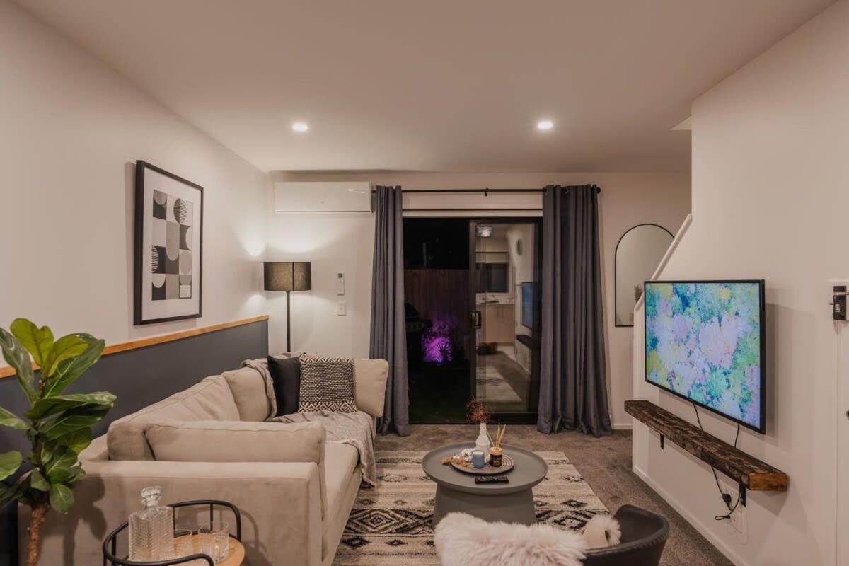 Holiday home High Roller Luxury Casino & Hot Tub Christchurch
