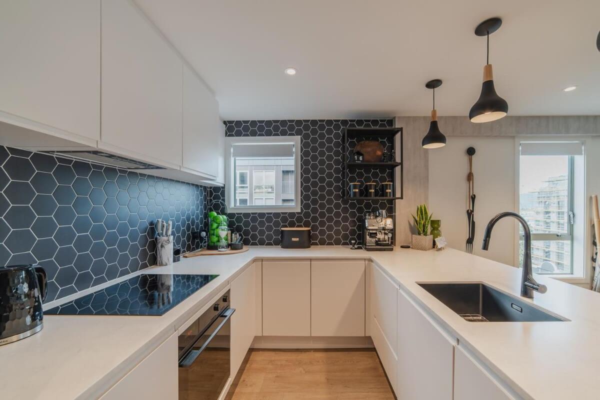Penthouse Perfection - 2br Elegance On Worcester St